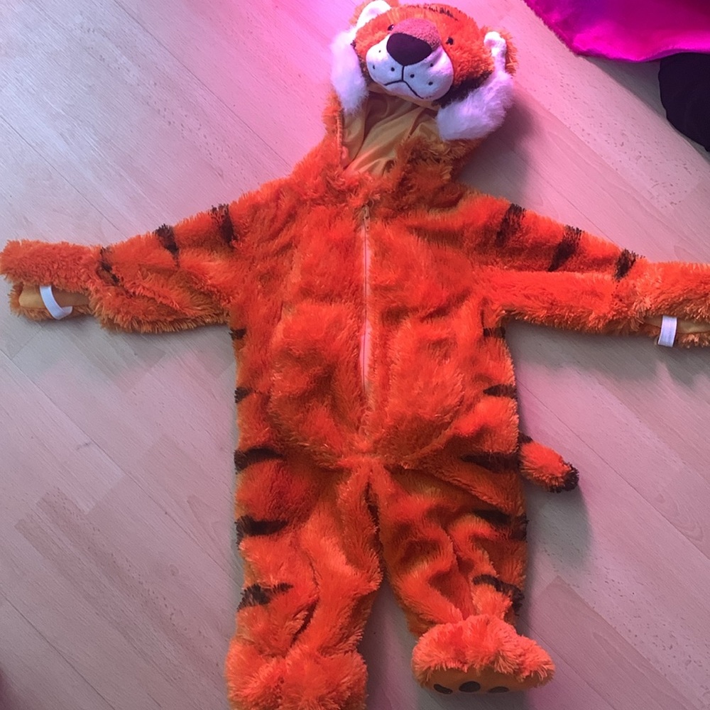 authentic kids zip up,tiger, fun, pyjama outfit built in slippers - Picture 2 of 9
